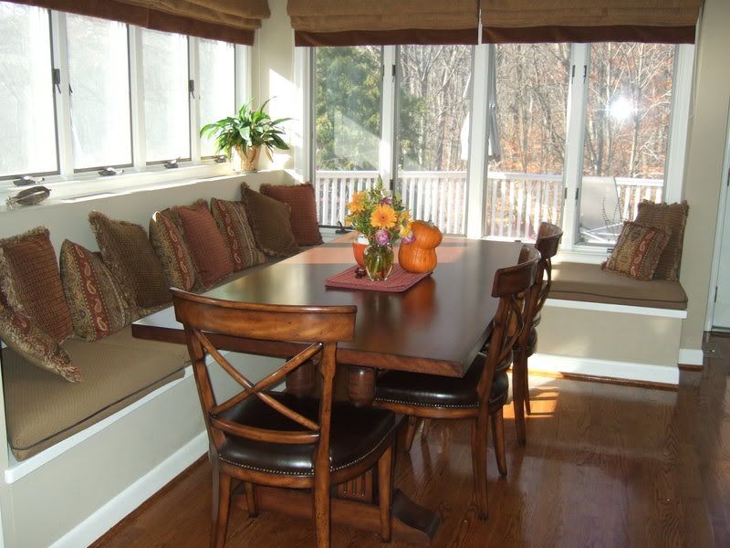 Banquette anyone? Cushions Banquette désign