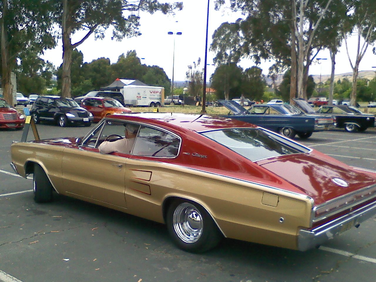 [Image: 1966or67DodgeCharger-redampgold-chromere...deview.jpg]