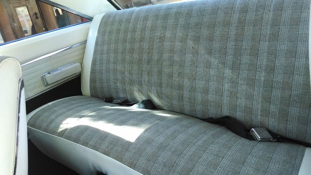 [Image: 1966Coronet500vinylandcloth2toneinterior2-rearseat.jpg]