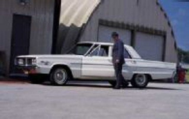 [Image: DonGarlits1966DodgeHemiCoronet4Door1-Dri...deView.jpg]