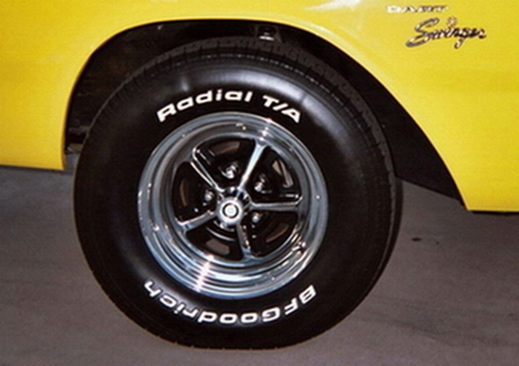 [Image: 1972DartSwinger-14x6Magnum500wheelsP225-...Atires.jpg]