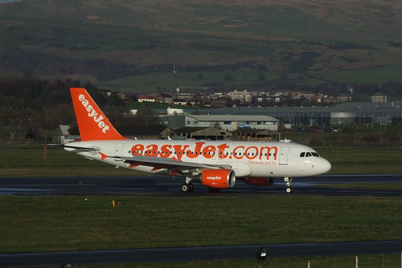 http://i146.photobucket.com/albums/r249/Jamie_8888/easyjet.jpg