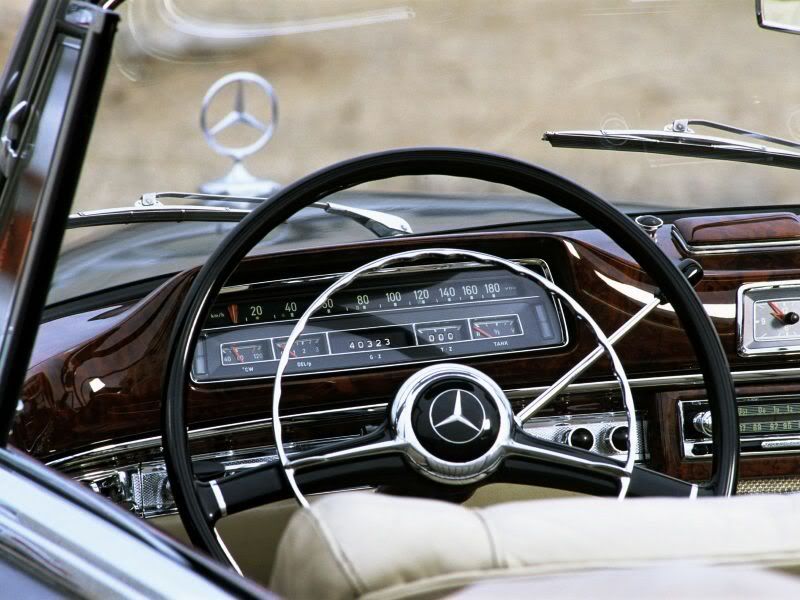 Mercedes-dashboard.jpg