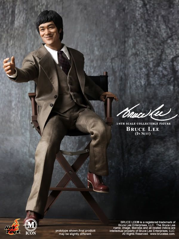 HotToys_BruceLee_InSuit_11.jpg