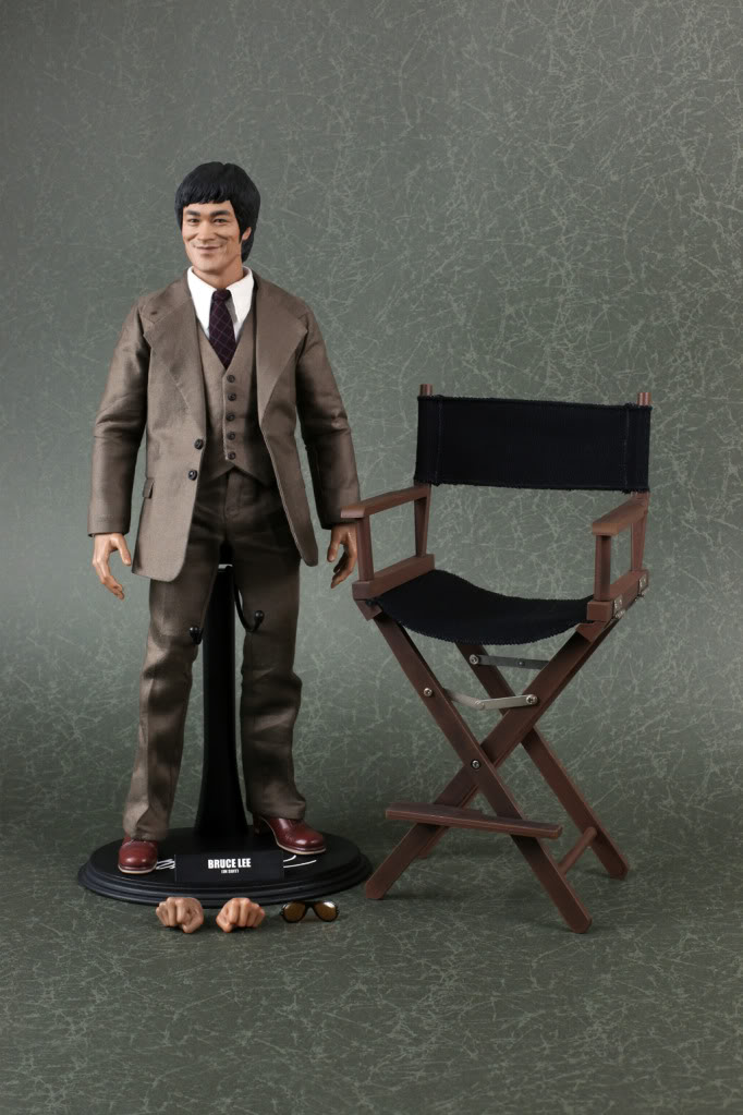 HotToys_BruceLee_InSuit_13.jpg