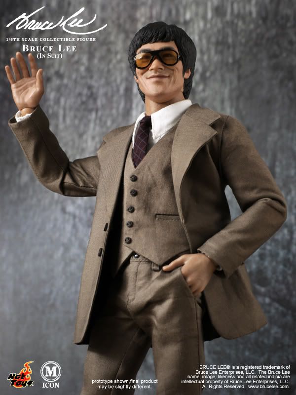 HotToys_BruceLee_InSuit_4.jpg