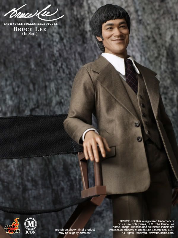 HotToys_BruceLee_InSuit_7.jpg