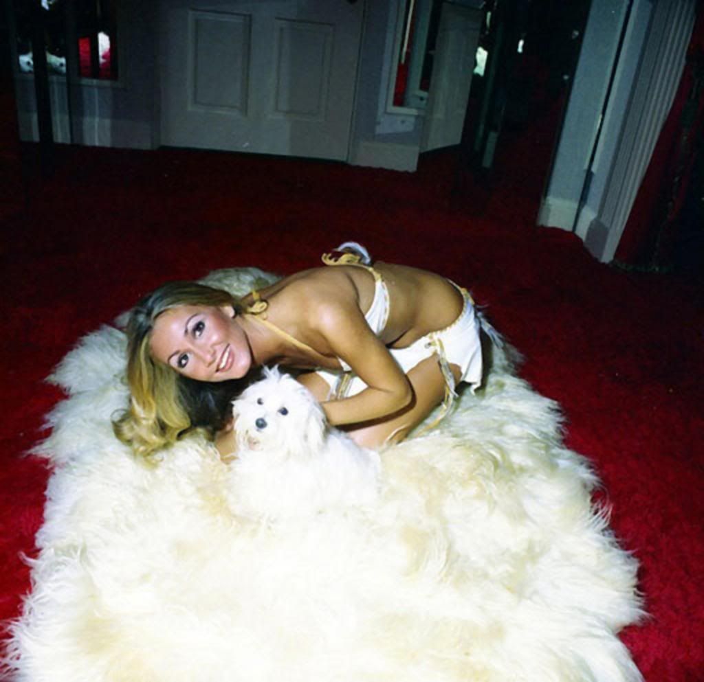 Linda Thompson in bikini