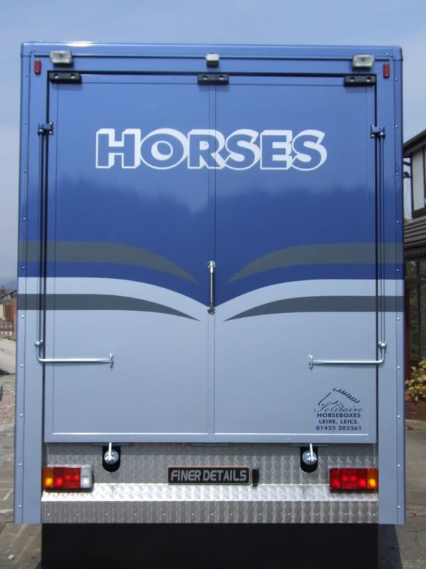 newhorsebox4.jpg