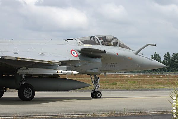 http://i146.photobucket.com/albums/r279/sampaix/260606_le_rafale_prend_la_perman-1.jpg