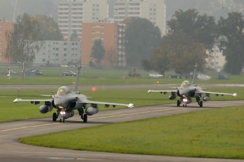 http://i146.photobucket.com/albums/r279/sampaix/ankunft_rafale_parsys_31816_3_photo.jpg