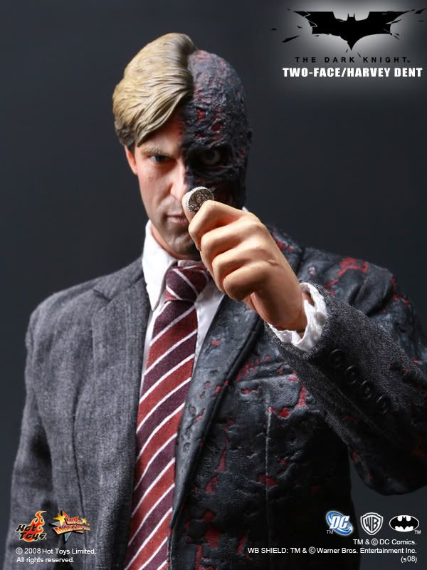 Hot Toys-TDK-TWO-FACE / Harvey Dent Hi res spec and pics