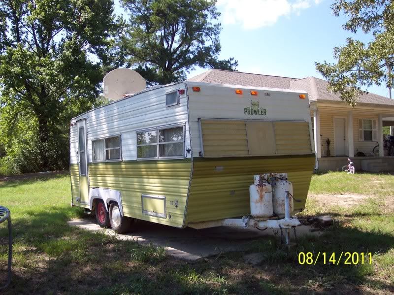 1976 Vintage 21 foot Prowler Camper