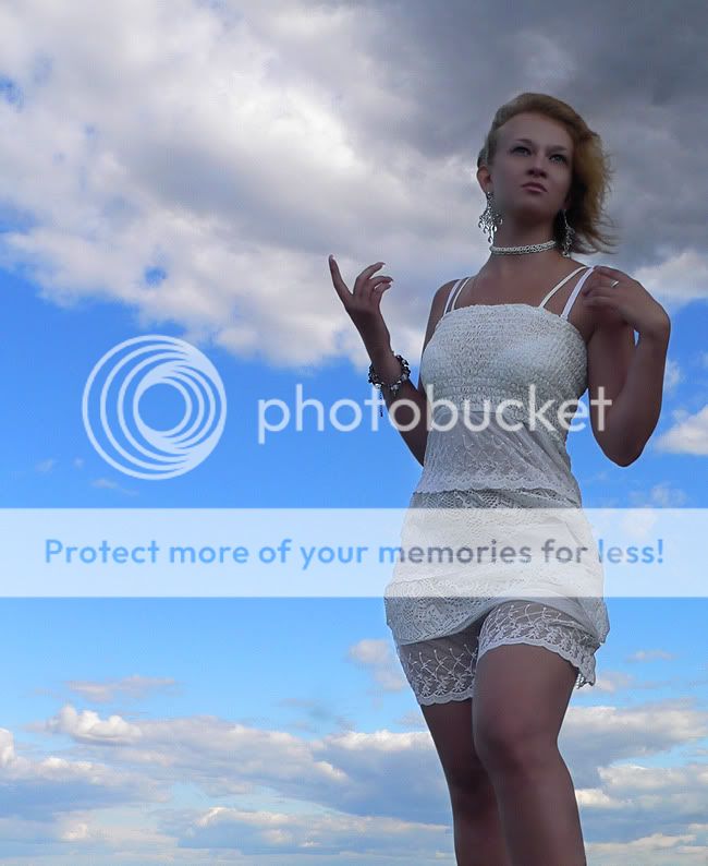http://i146.photobucket.com/albums/r270/krbiska/MoiFoto/Photo_by_me/People/Feel_the_summer_winds-2.jpg