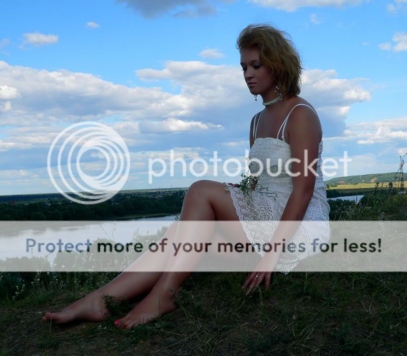 http://i146.photobucket.com/albums/r270/krbiska/MoiFoto/Photo_by_me/People/Feel_the_summer_winds-8.jpg