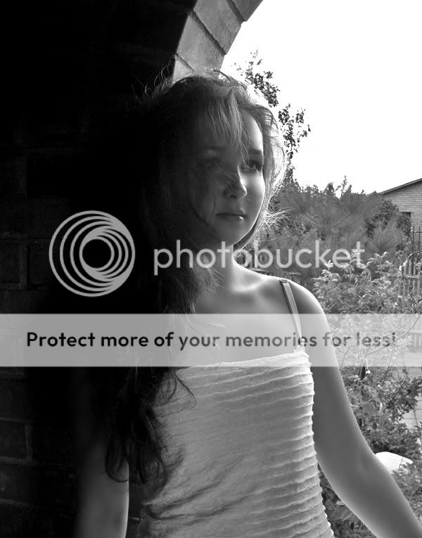 http://i146.photobucket.com/albums/r270/krbiska/MoiFoto/Photo_by_me/People/Seventeen-14.jpg