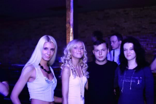 http://i146.photobucket.com/albums/r270/krbiska/MoiFoto/With_Friends/Clubs_2009-2.jpg